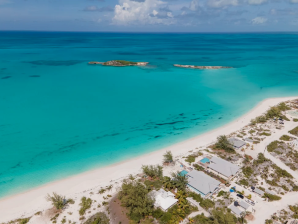 Luxurious Beachfront Villa in Little Exuma - 4-Bedroom Getaway